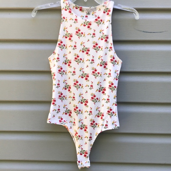 gaze Tops - NWT Floral Halter Bodysuit 🌼